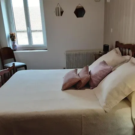 La Maison Des Roses Bed & Breakfast