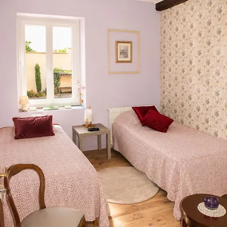 La Maison Des Roses Bed & Breakfast