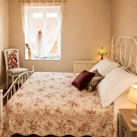 La Maison Des Roses *
